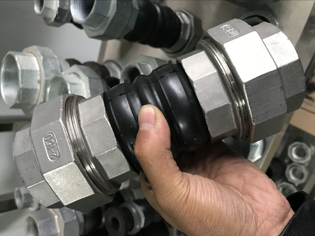 3 JGD（KXT）型不銹鋼方形絲扣連接橡膠接頭.jpg